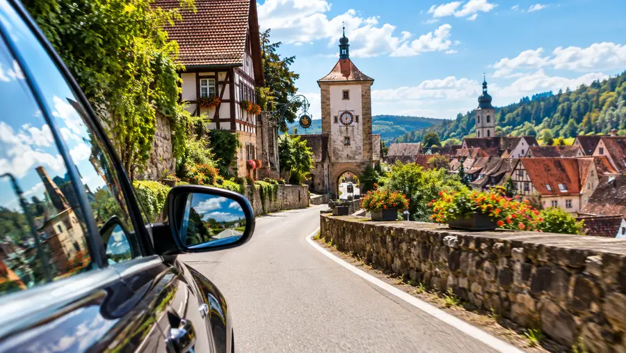 Fahren auf der Romantischen Straße in Deutschland