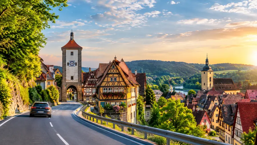 Fahren auf der Romantischen Straße in Deutschland